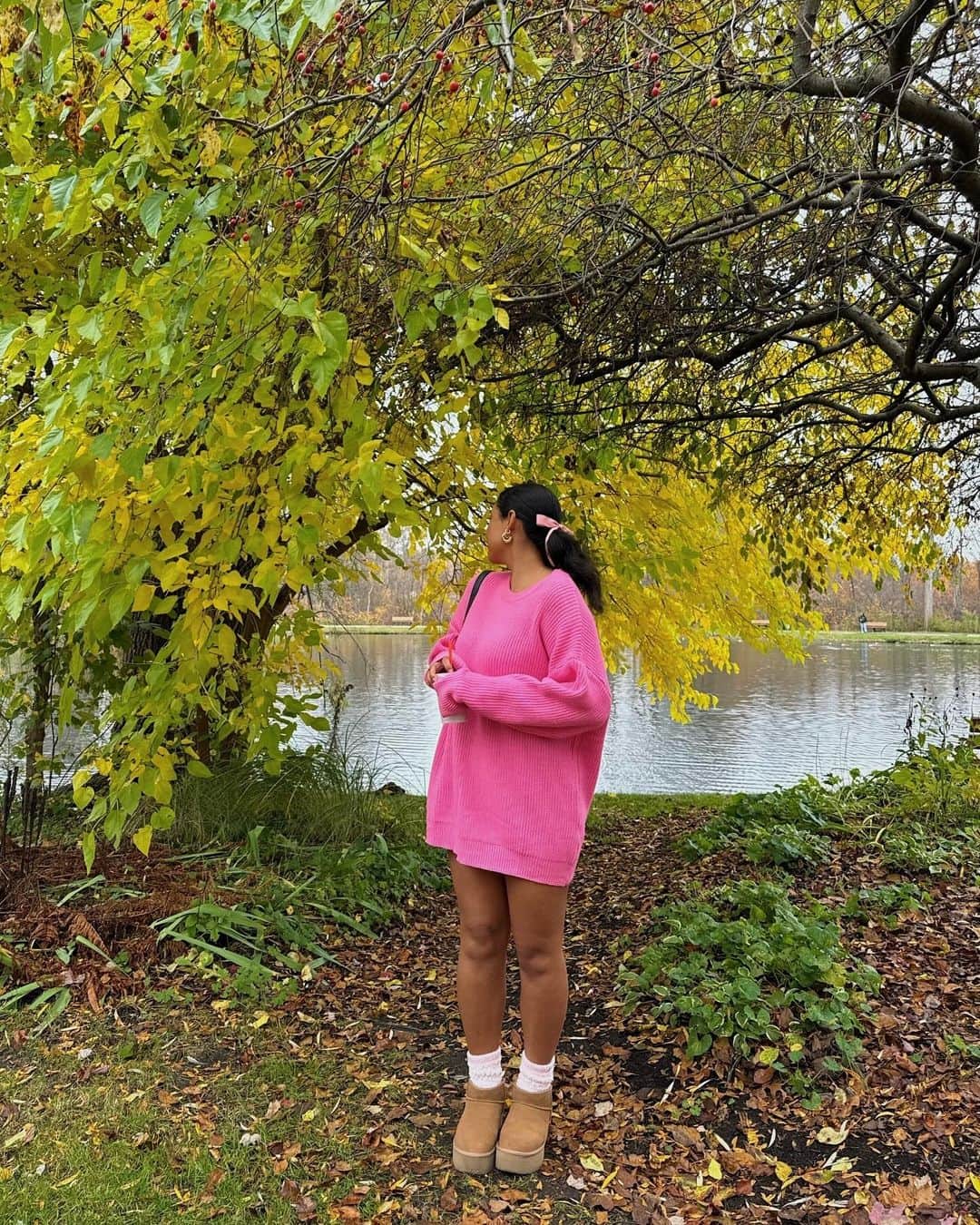 Beginning Boutiqueのインスタグラム：「A pop of colour in this cooler weather 🍂@michaelajacobs wears the Adaline Pink Oversized Sweater Dress!」
