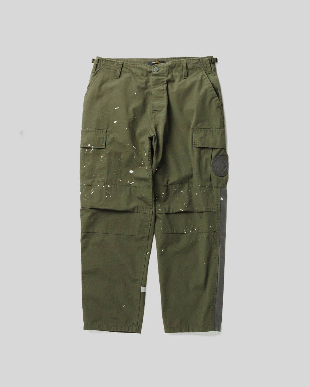 narifuri_japanのインスタグラム：「New Arrivals NF5098：Remake cargo pants  人気のミリタリーパンツ、B.D.Uカーゴを使用したリメイク企画。  リメイク二次加工や裾にリフレクターテープを追加しサイクル仕様のカーゴパンツです。  #narifuri #militarystyle」