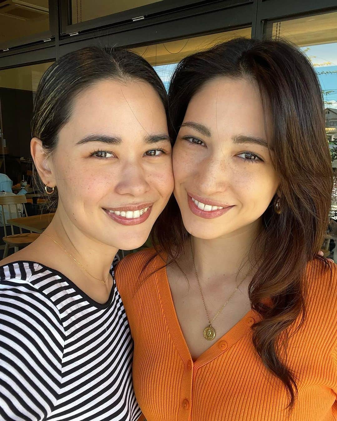 ジュリア・ミナトヤのインスタグラム：「尊敬する妹(出産してもなおこんなに可愛いのは反則である(sexy mama))と遊ぶの楽しい🥰 さにぃも大好き♡」