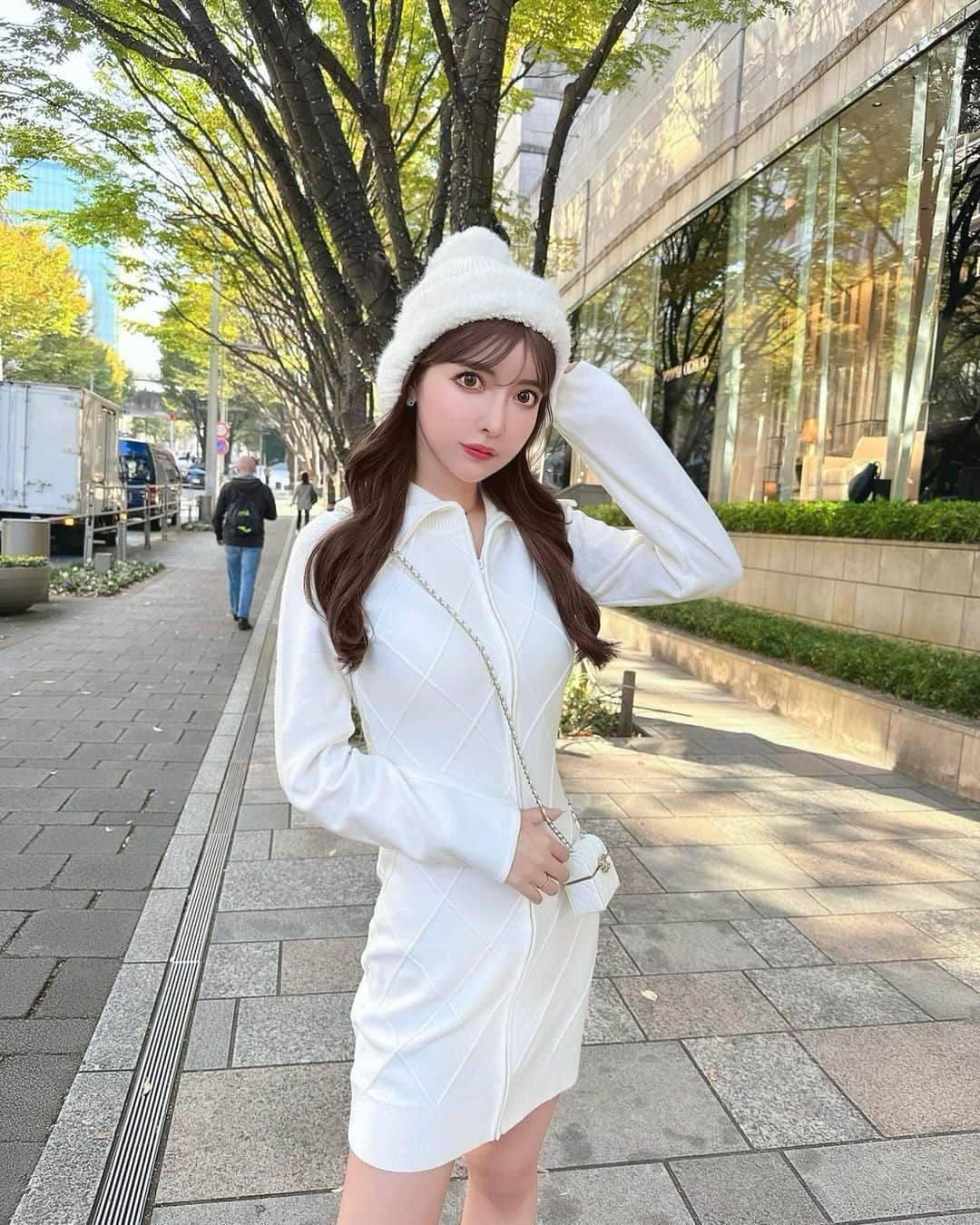 のインスタグラム：「こないだの秋CODEを 載せますね🥺🩷  Miiaから (@miia_official ) 小柄さん向けオススメデート服が 発売されました！！  ジップデザインが可愛いし 身体にフィットしてくれるから 綺麗に見えるし着心地まで抜群なワンピ👏💕  ちなみに私は155cmです！ サイズ感ピッタリでした👗💕  #miia#ミーア #フェミニン#フェミニンコーデ #あざと可愛い #低身長コーデ #小柄コーデ #PR#ワンピース#ホワイトコーデ」