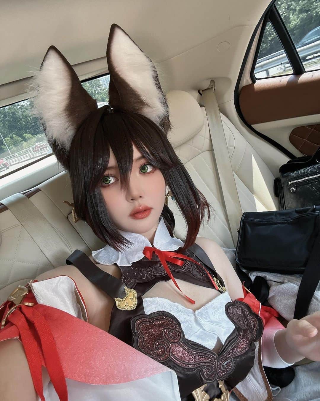 YingTzeさんのインスタグラム写真 - (YingTzeInstagram)「My fluffy ears are too tall for the car 🤣  Today I’ll be cosplaying Kafka @ Honkai : Star Rail x @lajuiceria Menara Hap Seng 2 from 3pm-4pm ! ✨💖🫰🏻 First 10 person gets a Polaroid from meeeee 💖🫰🏻  See you later ! ✨✨」11月5日 10時15分 - yingtze