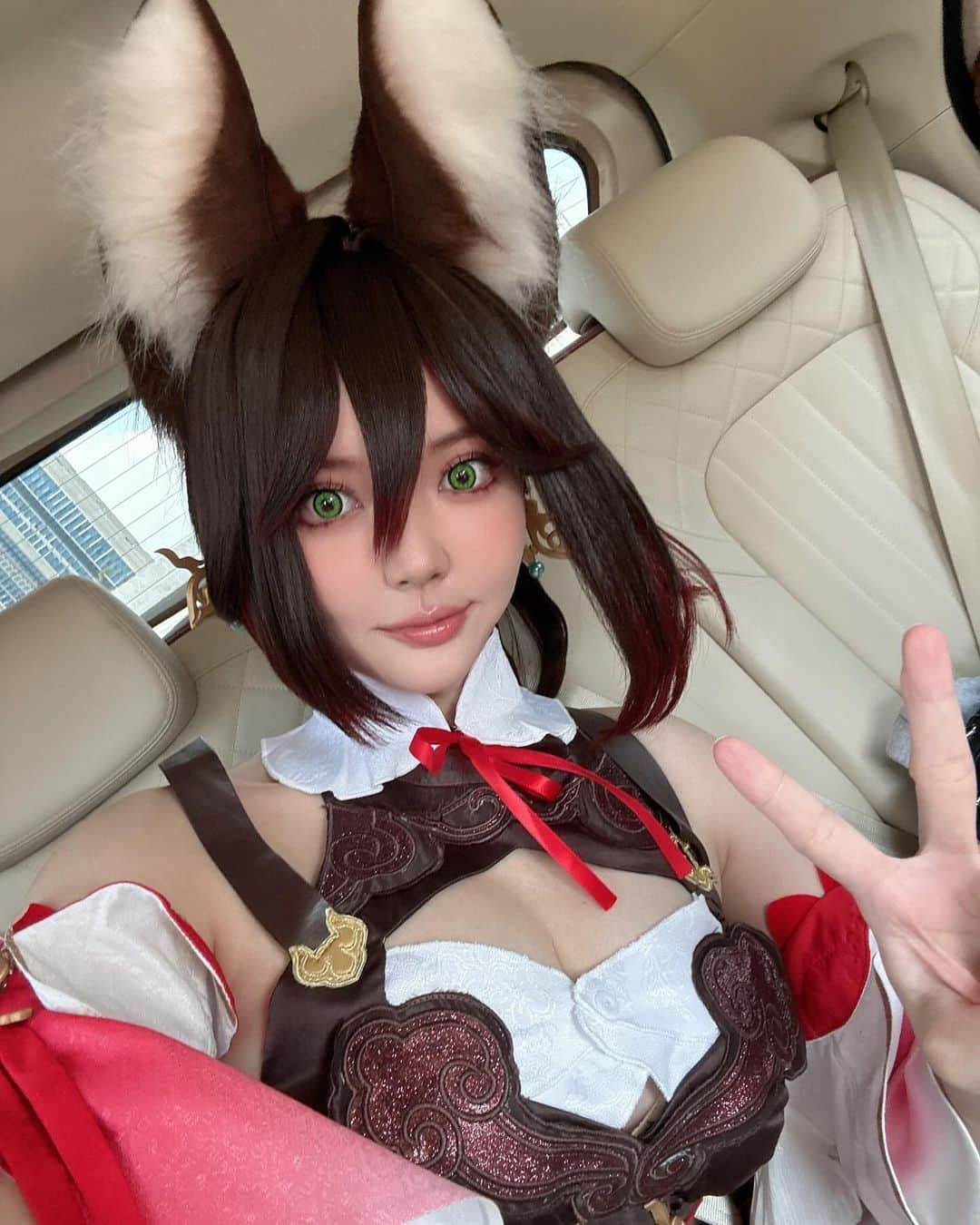 YingTzeのインスタグラム：「My fluffy ears are too tall for the car 🤣  Today I’ll be cosplaying Kafka @ Honkai : Star Rail x @lajuiceria Menara Hap Seng 2 from 3pm-4pm ! ✨💖🫰🏻 First 10 person gets a Polaroid from meeeee 💖🫰🏻  See you later ! ✨✨」