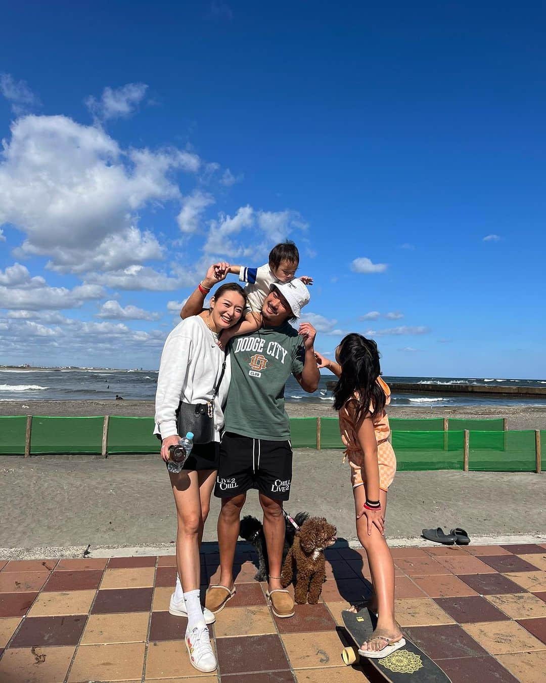 結子のインスタグラム：「Last weekend 👨‍👩‍👧‍👦💚 . 九十九里でairbnbしてファミリーステイ🥰 #一宮#家族#airbnb」