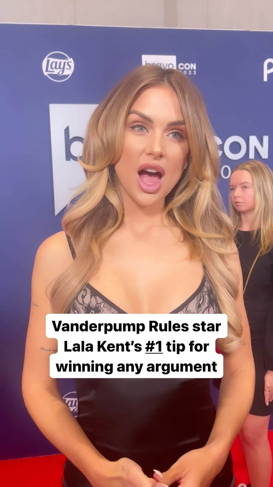 Huffington Postのインスタグラム：「“Vanderpump Rules” star Lala Kent is no stranger to winning an argument — she won many during #scandoval earlier this year.   She gave us her biggest tip for winning any confrontation while at #Bravocon.」