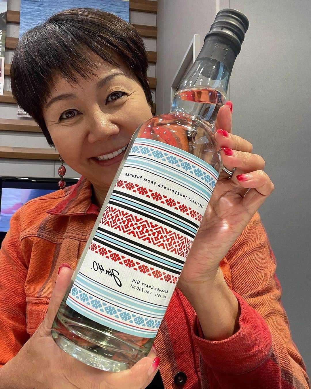山本華世さんのインスタグラム写真 - (山本華世Instagram)「これ、ジンって。篠崎酒造のオンラインショップで買えるって、よ。」11月5日 10時38分 - kayo_092