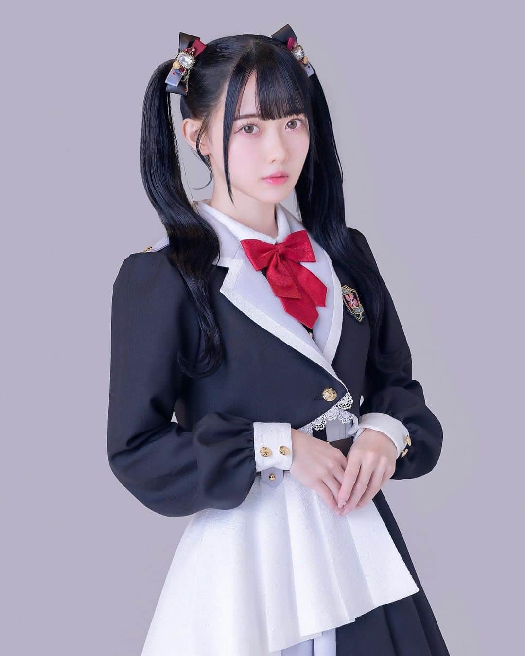 松本ももなのインスタグラム：「新衣装ももなん好き？🎀  あなたのアイドル名前は… 『松本ももなちゃん』⌒*(„σ̴̶̷̤ . σ̴̶̷̤„)*⌒  おりぼん大好きツインテールの子💕  11月からアーティストお写真変わりました🎀 どうですかー？ 11月もあまあまかまちょでよろしくね🥺  #高嶺のなでしこ #アイドル #ツインテール」
