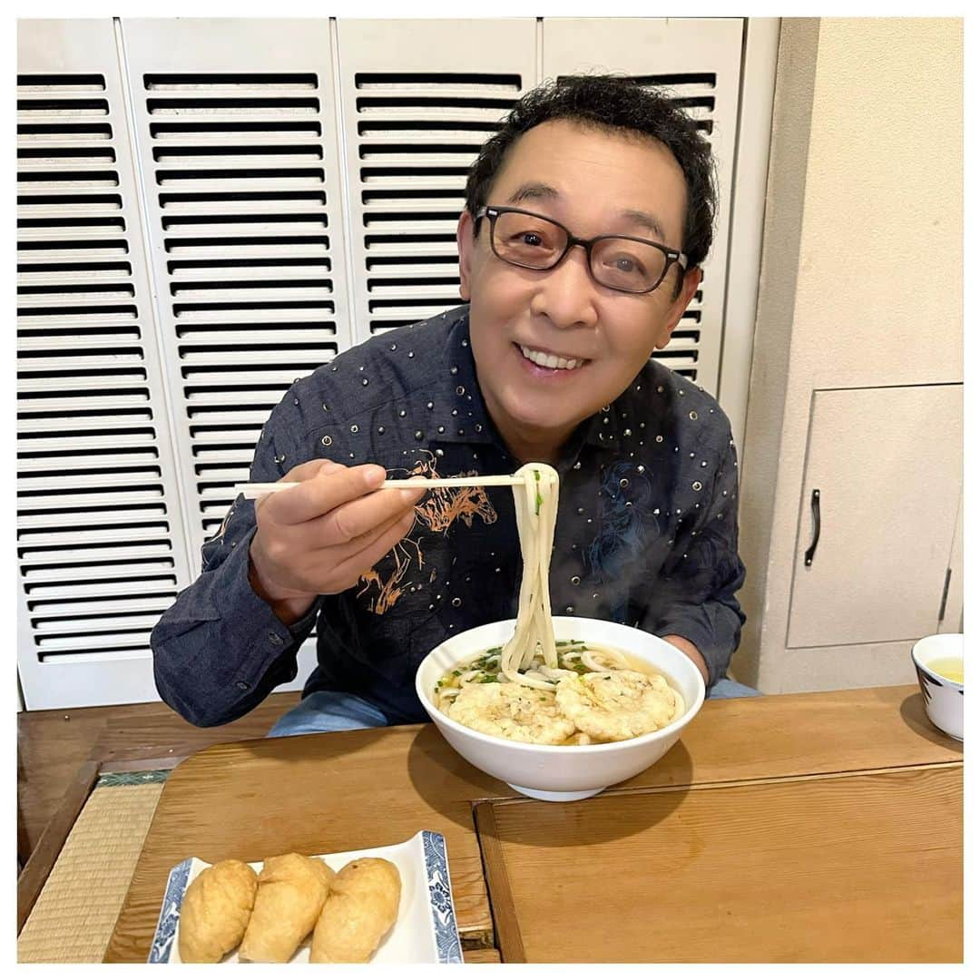 さだまさしさんのインスタグラム写真 - (さだまさしInstagram)「手打ちうどん さぬきや ごぼ天うどん 間もなく新地に移転します。 . #さぬきや #手打ちうどん #ごぼ天うどん #いなり寿司  #さだまさし #sadamasashi」11月5日 10時52分 - sada_masashi