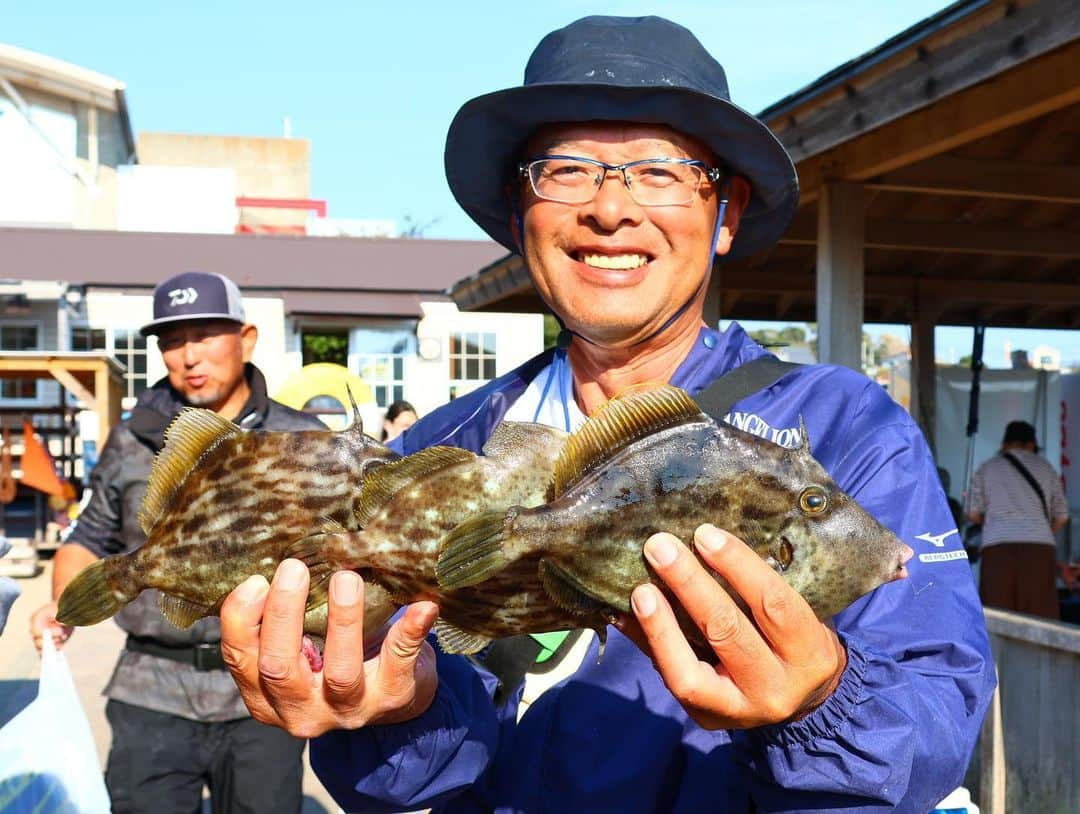 晴山由梨さんのインスタグラム写真 - (晴山由梨Instagram)「キャスティングカワハギ大会 今年も神奈川県三崎港で開催されました！  競技時間は私も選手の皆さんと乗船し釣りへ♪ 私の釣果は不甲斐ない結果でしたが😱← 釣られている方は数も型もバッチリ👍✨  カワハギ3匹の重量勝負で、 私の乗っていた船の1位はつり情報の根岸さん🎉 総合優勝の方は3匹で1000g超えという結果に🏆㊗️ すばらしいぃぃぃ👏✨  この時期はイベントが多く、 毎週いろんな方とお会いできて嬉しいです😊  参加選手の皆さま、スタッフの皆さま お疲れ様でした🌸  #三崎港 #うらり #キャスティングカワハギ大会 #カワハギ大会 #カワハギ #カワハギ釣り #船釣り #沖釣り #エサ釣り #釣り具のキャスティング #釣り大会 #晴山由梨」11月5日 17時05分 - hareyama_yuri