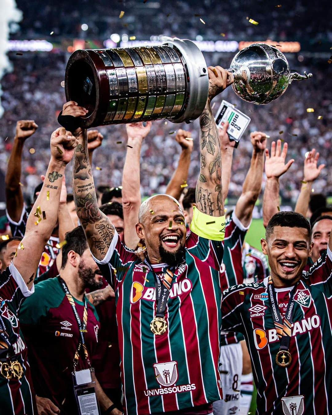 フェリペ・メロさんのインスタグラム写真 - (フェリペ・メロInstagram)「O Fluminense e campeão da taça Libertadores, glórias a Cristo Jesus, Parabéns Tricolores, vamos comemorar, Deus é bom!! #Tricampeao #Ecampeao #gloriasaJesus  💚❤️🇭🇺🛡️🦁」11月5日 10時55分 - felipemelo