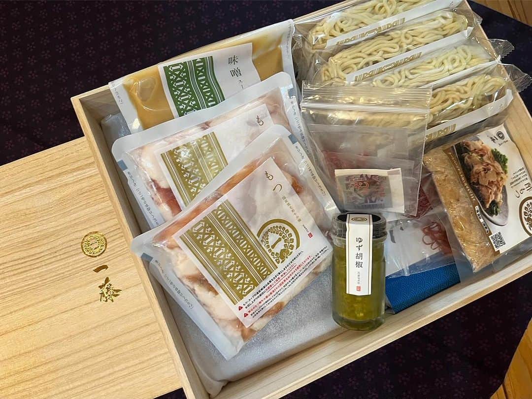 関智一のインスタグラム：「一藤さんのもつ鍋セットを頂きました！ 美味しいんだよコレ 特に酢モツがお勧めさ  #もつ鍋 #一藤」