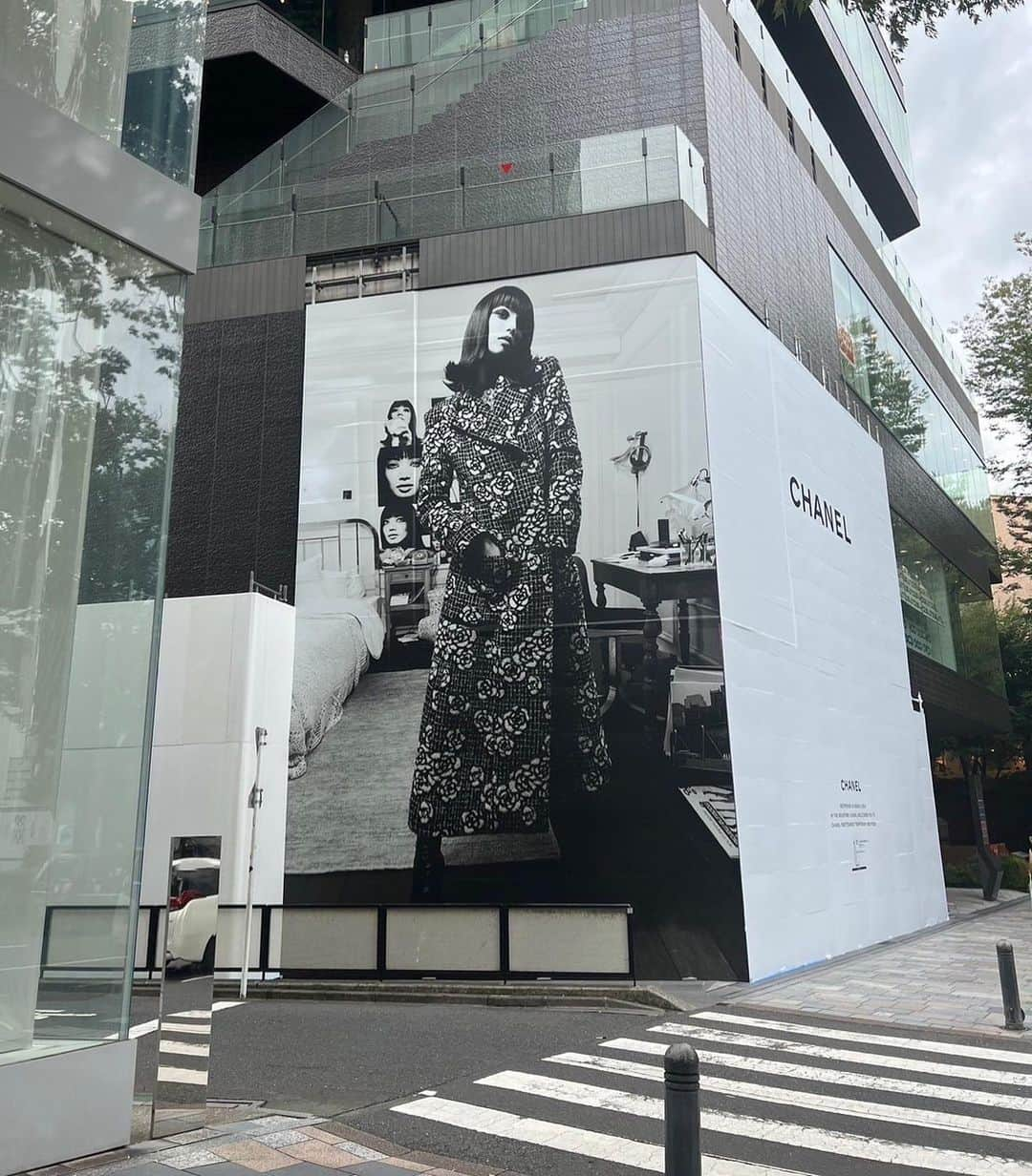 小松菜奈さんのインスタグラム写真 - (小松菜奈Instagram)「@chanelofficial  in Tokyo 🖤🩶🤍 CHANEL Fall-Winter 2023/24 collection」11月5日 10時57分 - konichan7