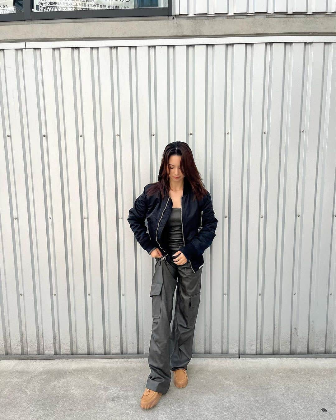 ヴァッツ美良さんのインスタグラム写真 - (ヴァッツ美良Instagram)「11月なのにこんな格好してても暑かった😵  一目惚れして買ったけど いつのタイミングで着るべきか 迷う服🙄  @zara」11月7日 17時30分 - miravats_06