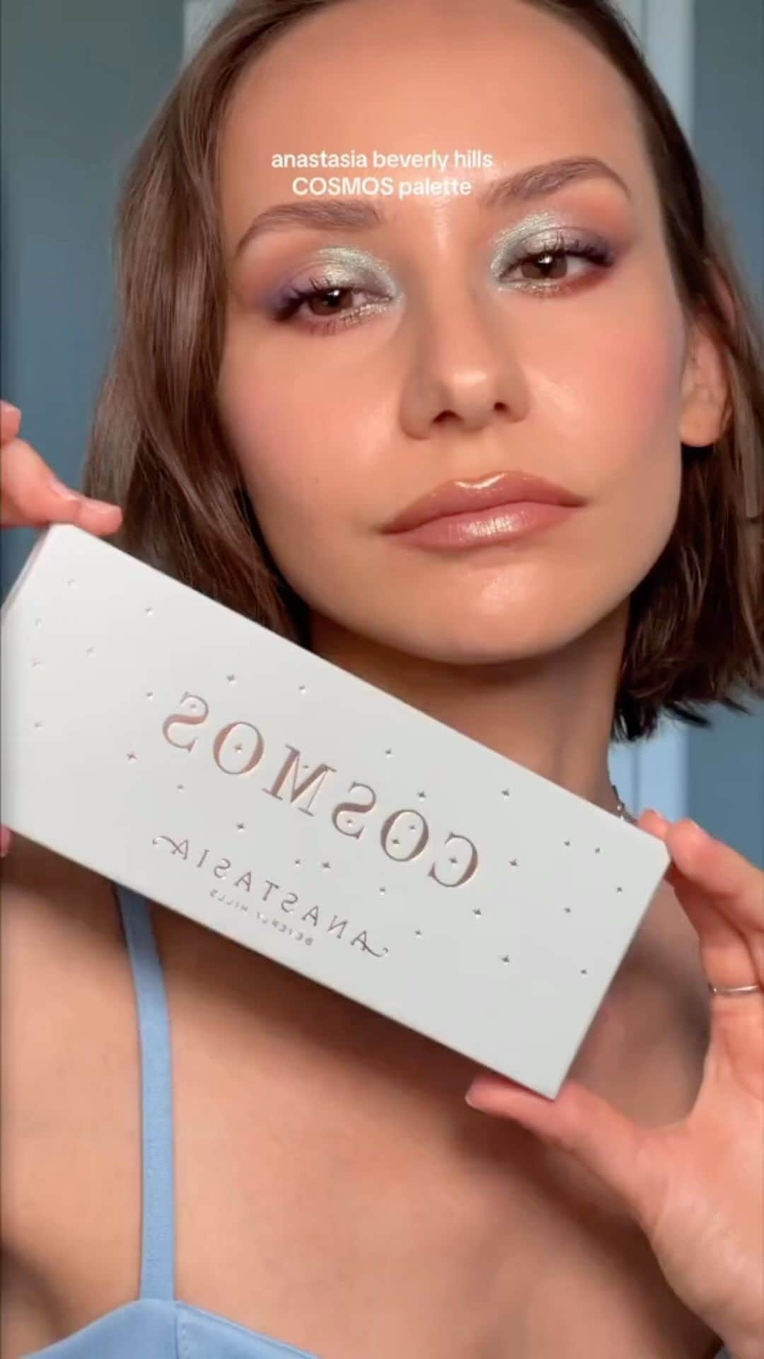 Anastasia Beverly Hillsのインスタグラム：「@izzydeva’s (she/her) dreamy statement eyes with Cosmos is everything we needed and more 🤩💫 Tap to shop her look 👽  #AnastasiaBeverlyHills #ABHCosmos」