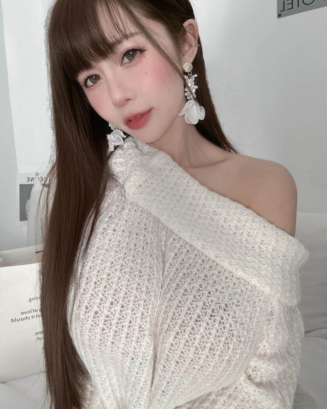 のインスタグラム：「毛衣裡面有好看的喔 👗 @kemeihong7299  #jv跟vip都有新活動🫶🏻」