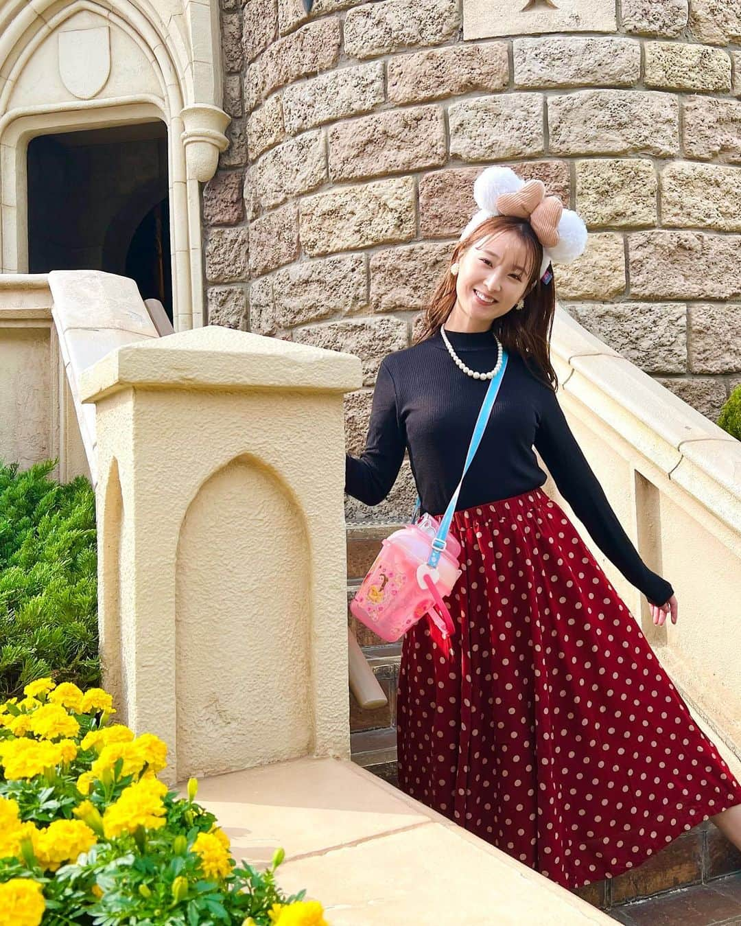 鈴木望さんのインスタグラム写真 - (鈴木望Instagram)「楽しかったディズニー🏰 ⁡ミニーちゃん風コーデ❤️ ⁡ #ディズニーランド　#ディズニー #Disney #disneylove  #ミニーちゃん　#ミニーちゃんコーデ  #ディズニーハロウィン　 #ディズニーコーデ  #ドットスカート #赤ドット #シンデレラ城前 #シンデレラ城」11月5日 20時31分 - nozomi.0318