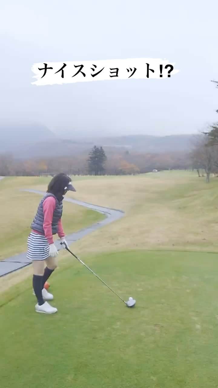 のインスタグラム：「グリーンで、山から裾野に向かって（芝が）順目です、と言われても、山が見えない天気に（笑） 予想に反してちょっと寒かった…」