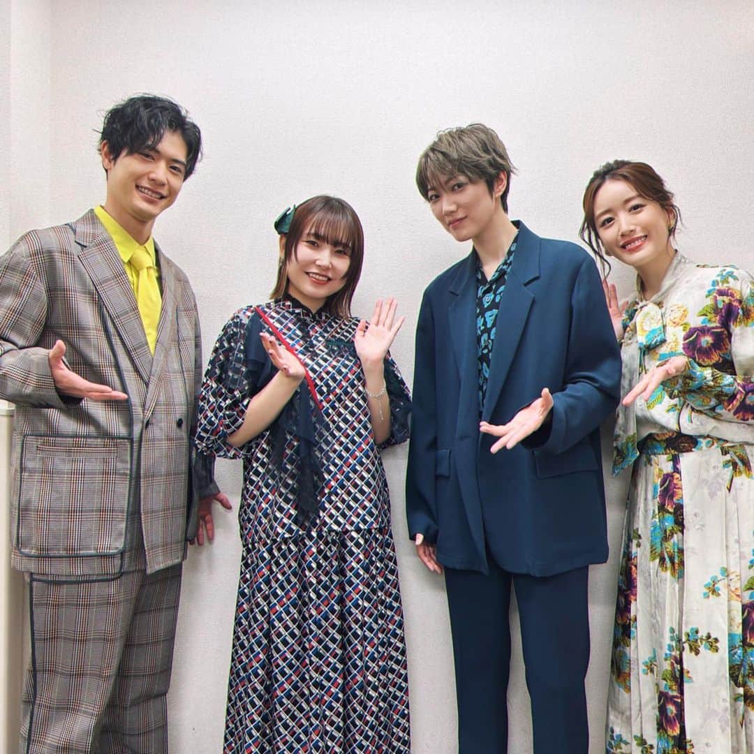 七海ひろきさんのインスタグラム写真 - (七海ひろきInstagram)「⭐︎ 映画「北極百貨店のコンシェルジュさん」舞台挨拶に登壇させて頂きました！！ 川井田さん、大塚さん、花乃ちゃんとのお話しは、会場の雰囲気があたたかく、とても楽しい時間でした。 . 試写会の時もそうだったけど、この作品の時は、クジャクを意識した洋服^_^美味しいVIAドリンクも飲んだよー。 ありがとうございました！！ . #北極百貨店のコンシェルジュさん  #新宿バルト9  @syohei551」11月5日 20時49分 - hirokinanami773