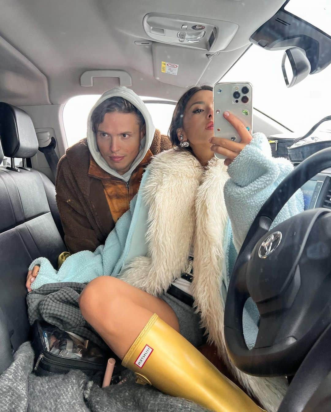 Diana Korkunovaさんのインスタグラム写真 - (Diana KorkunovaInstagram)「it’s me warming up in my make up van after shooting in iceland and he came to bring me gas station coffee with baileys. that’s it」11月5日 20時50分 - diana_korkunova