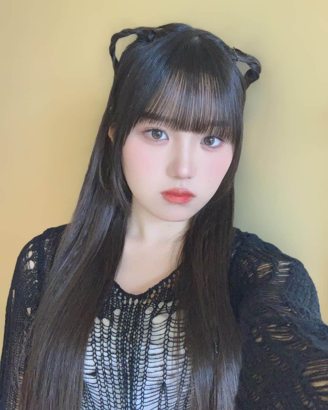 佐藤楓恋のインスタグラム：「🐈‍⬛.*･ﾟ.*･ﾟ NewJeansのヘリンちゃんのパート踊ったからねこみみにした🫶🏻 ダンスもっと上手になりたい！頑張る。   #newjeans  #ヘリン ちゃん  #kpop  #韓国  #ダンス  #ねこみみ  #猫耳  #ヘアアレンジ  #ヘアアレンジ簡単 #jk #sjk #高校生 #高2 #モデル #れんれん #佐藤楓恋 #fyp #06」