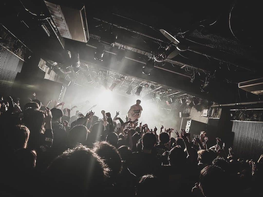 NOISEMAKERさんのインスタグラム写真 - (NOISEMAKERInstagram)「THANK YOU 青森QUARTER!! THANK YOU SiM!! 数年ぶりに帰って来れた青森 共に熱い日を作ってくれてありがとう！ 明日は盛岡 club change WAVE!!  ▼チケットはこちら！ w.pia.jp/t/sim-tour/  #NOISEMAKER #SiM #SiM6th #PLAYDEAD」11月5日 20時55分 - noisemaker_official