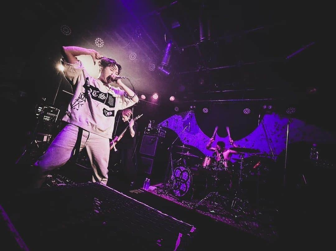 NOISEMAKERのインスタグラム：「THANK YOU 青森QUARTER!! THANK YOU SiM!! 数年ぶりに帰って来れた青森 共に熱い日を作ってくれてありがとう！ 明日は盛岡 club change WAVE!!  ▼チケットはこちら！ w.pia.jp/t/sim-tour/  #NOISEMAKER #SiM #SiM6th #PLAYDEAD」