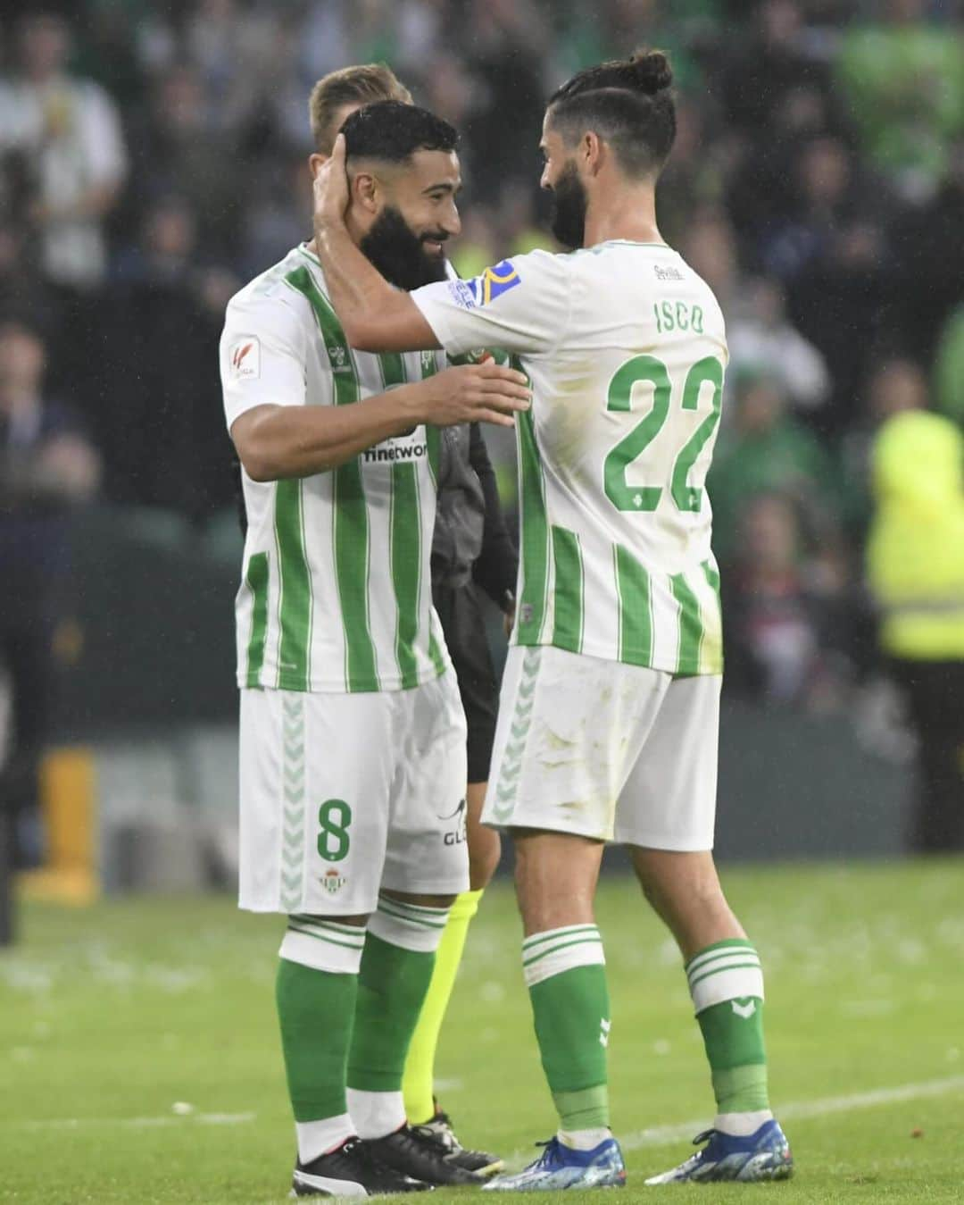 フランシスコ・ロマン・アラルコンのインスタグラム：「Ayer fue un partido de más de 3 puntos, victoria y la vuelta de DON @nabilfekir 🎩🎩muy feliz por ti y por el equipo! Esta semana a por más 💚⚽️」