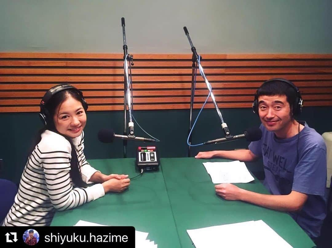 関根麻里のインスタグラム：「5年前の写真だそう！懐かしい〜😆✨  #Repost @shiyuku.hazime  ・・・ 関根麻里ちゃんのKUSUKUSU  今宵もいきものに関するクイズでご陽気にとんでもない事を言います。  写真は5年前の物が出て来ましたの掲載させて頂きます。  5年前もご陽気にとんでもない事を言っております。  bayfm毎週日曜日21時 @kusukusu_bayfm」