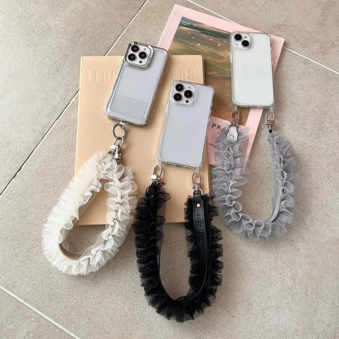 Me%さんのインスタグラム写真 - (Me%Instagram)「画像をタップして詳細を☑️  トレンドのチュール素材やフリルデザインなど、 ショルダーストラップの種類豊富にご用意しております！  ボリューム感のあるデザインなので ファッション小物としてもお使いいただけます◎ ⁡ 詳しくはMe%(@me_percent )の プロフィールのURLからご覧ください🔍  ＿＿＿＿＿＿＿＿＿＿＿＿＿＿＿ ⁡ #mepercent#me_percent#ミィパーセント#ミーパーセント#スマホケース#iPhoneケース#アイフォンケース#クリア#クリアケーススマホストラップ#スマホチェーン#モバイルストラップ#モバイルチェーン#クリアケース#透明ケース#ロープストラップ#ロープショルダー#クリアアクセサリー#ショルダースマホケース#ショルダーケース#ストラップ付きiphoneケース#チュール#チュールアレンジ #チュールレース#チュールショルダー#フリルストラップ」11月5日 20時57分 - me_percent