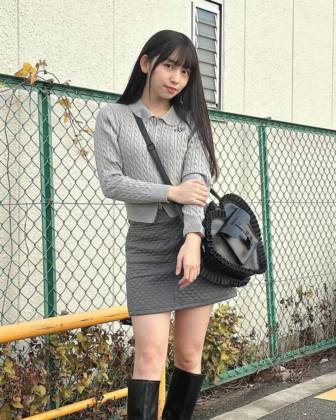 早川真由さんのインスタグラム写真 - (早川真由Instagram)「どんな私服が好き？ ⁡ ⁡ #instagood  #instpic #instlaike #model  #me #japanesegirl #japaneseidol #l4 #l4l #kawaii #kawaiigirl #黒髪 #黒髪ストレート #暗髪 #自撮り #自拍 #粉我 #拍攝  #좋아요환영 #自撮り女子 #インフルエンサー #selfie #followｍe #ミニスカ #ミニスカートコーデ #秋服コーデ #グラビア #グラビアモデル #グラビアアイドル #私服コーデ」11月5日 20時58分 - mayu_m0330