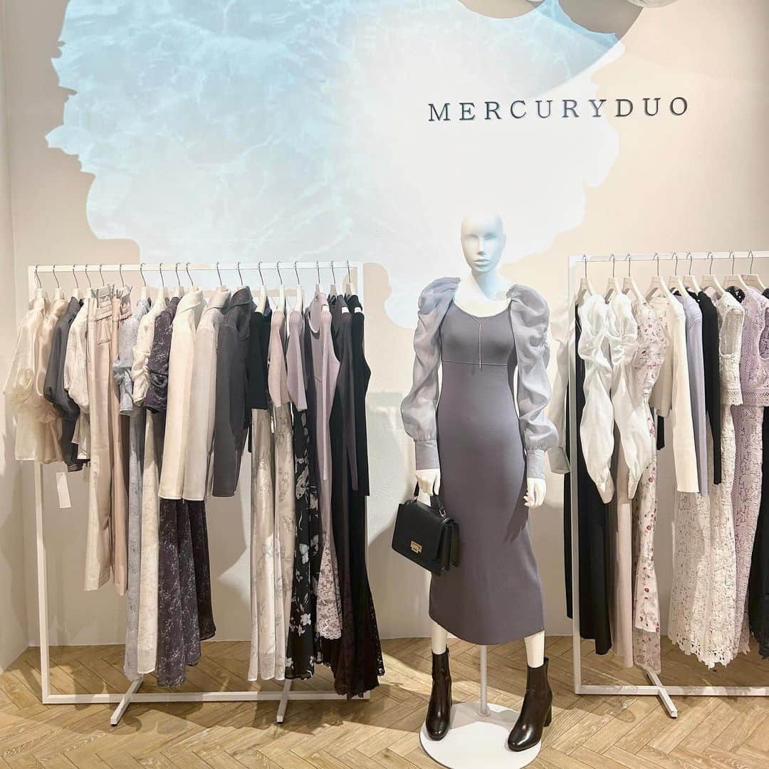 MERCURYDUOのインスタグラム：「《 INFO 》 ⁡ ／ 　2024 SPRING item release! ＼ ⁡ ⁡ 2024 SSアイテム初公開！ 予約受付開始しました✔︎ ⁡ ⁡ ⁡ 詳細は @mercuryduo_comの トップURLからCHECK！ ⁡ ⁡ ⁡ ⁡ ＿＿＿＿＿＿＿＿＿＿＿＿＿＿ ㅤ ⁡ 人気スタッフのコーディネートはこちら ▶︎ @mercuryduo_styling  ⁡ #MERCURYDUO #マーキュリーデュオ #公式通販runwaychannel ⁡ ＿＿＿＿＿＿＿＿＿＿＿＿＿＿ ㅤㅤ #大人可愛いコーデ#大人フェミニンコーデ #olコーデ#デートコーデ#モテコーデ #きれいめコーデ#トレンド#カラーコーデ #大人可愛い#大人フェミニン#2024ss」
