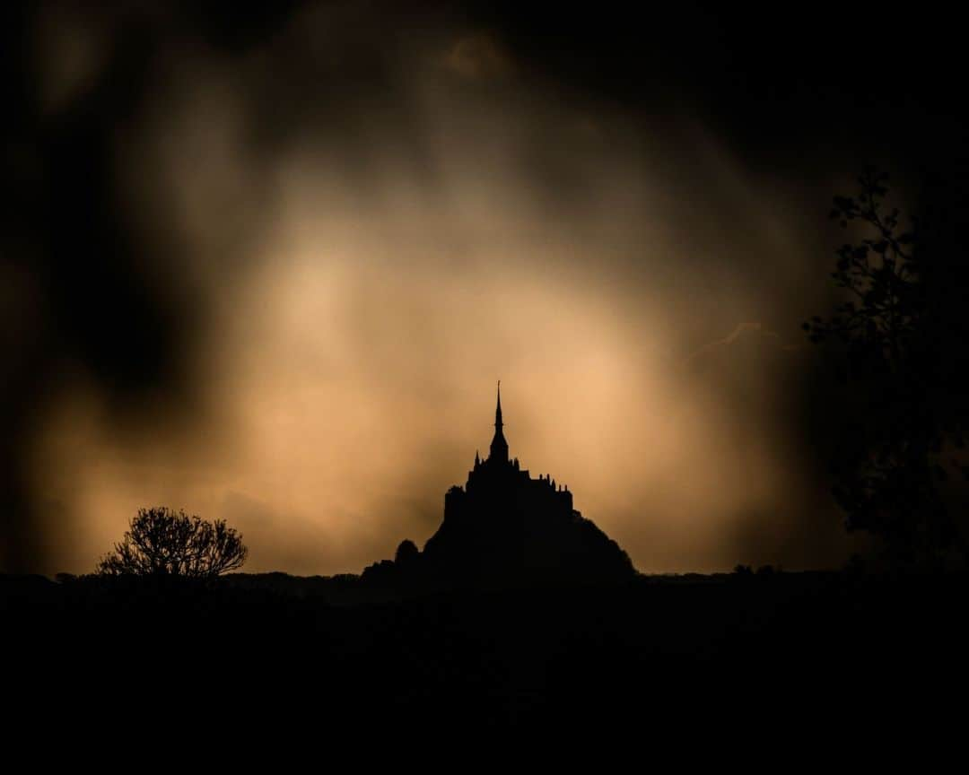 AFP通信のインスタグラム：「The Mont Saint-Michel, one of France's most iconic landmarks, celebrates its 1,000th birthday this year.⁣  ⁣ 📷 @loicvenance #AFPPhoto」