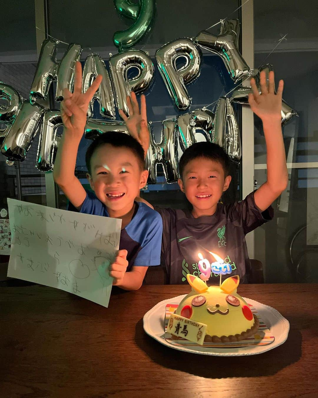 MASAHのインスタグラム：「青馬誕生日。 9歳おめでとう。 ことごとくサプライズをバラす弟に困ったけど 最高の誕生日だね。 大会に優勝してPKも止めてスマブラもゲット。 とにかくママに感謝しなさい。 そしてたくさんの素晴らしい仲間達にも 感謝してください。 いつも幸せをありがとう。」