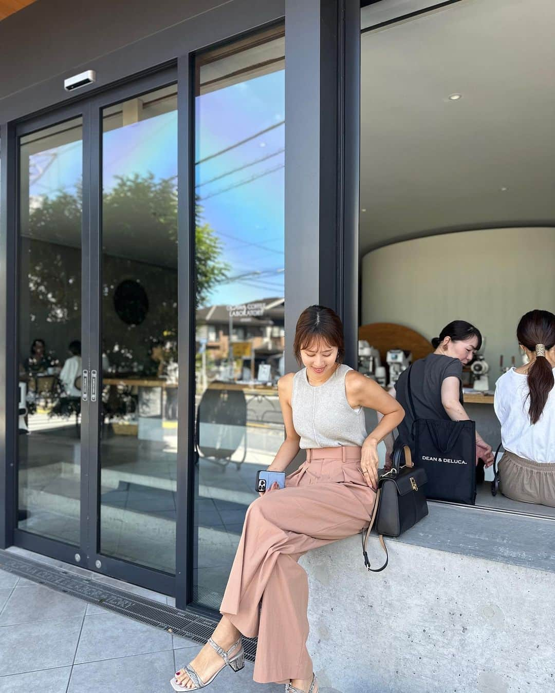 安藤絵里菜さんのインスタグラム写真 - (安藤絵里菜Instagram)「・ まだ暑い9月に行った @ogawacoffee_laboratory   モーニング美味しかった✨ どれもお洒落すぎて食べ方に戸惑うくらいに🤣  次はデザート食べに行きたいな🍰  #カフェ#cafe#朝活#モーニング#桜新町#桜新町カフェ」11月5日 21時01分 - andoerina_official