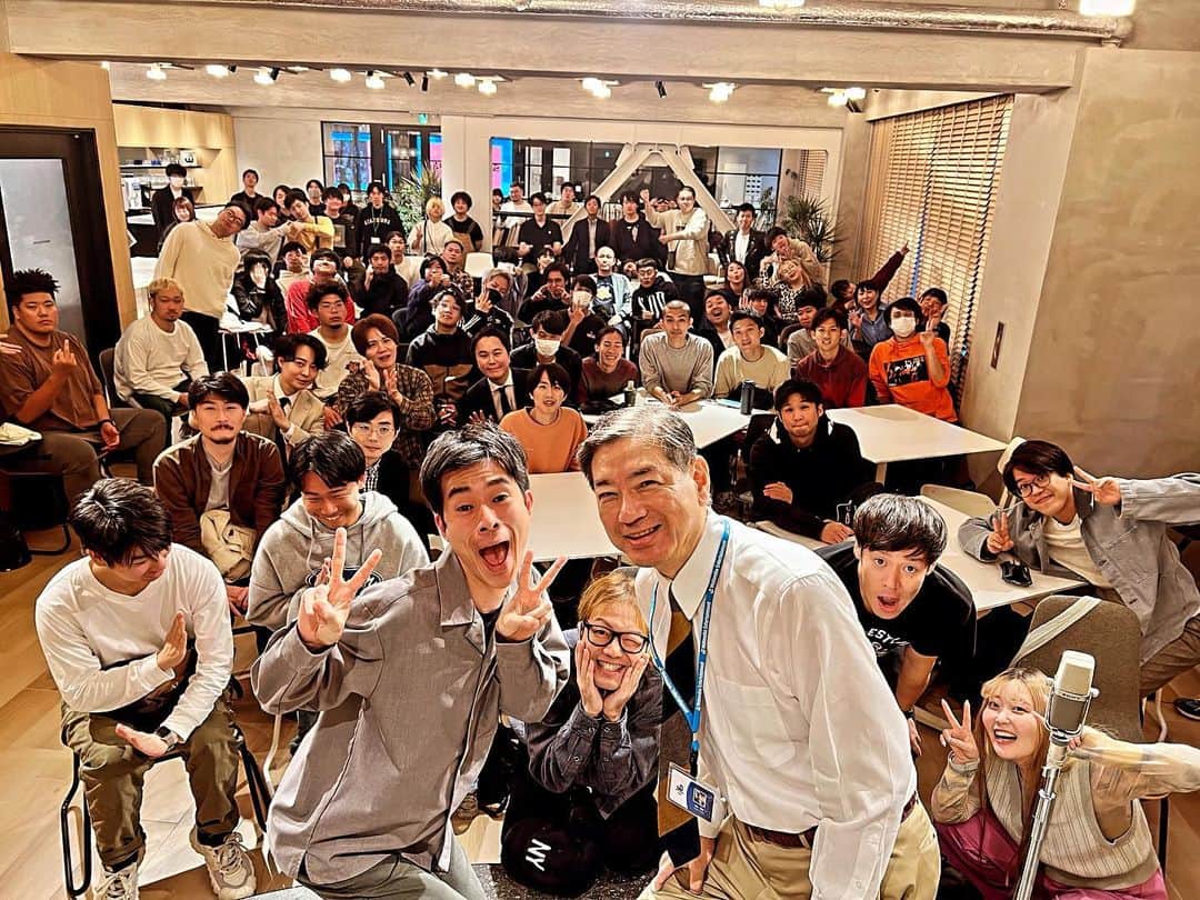 吉田正樹のインスタグラム：「所属の若手芸人と。」