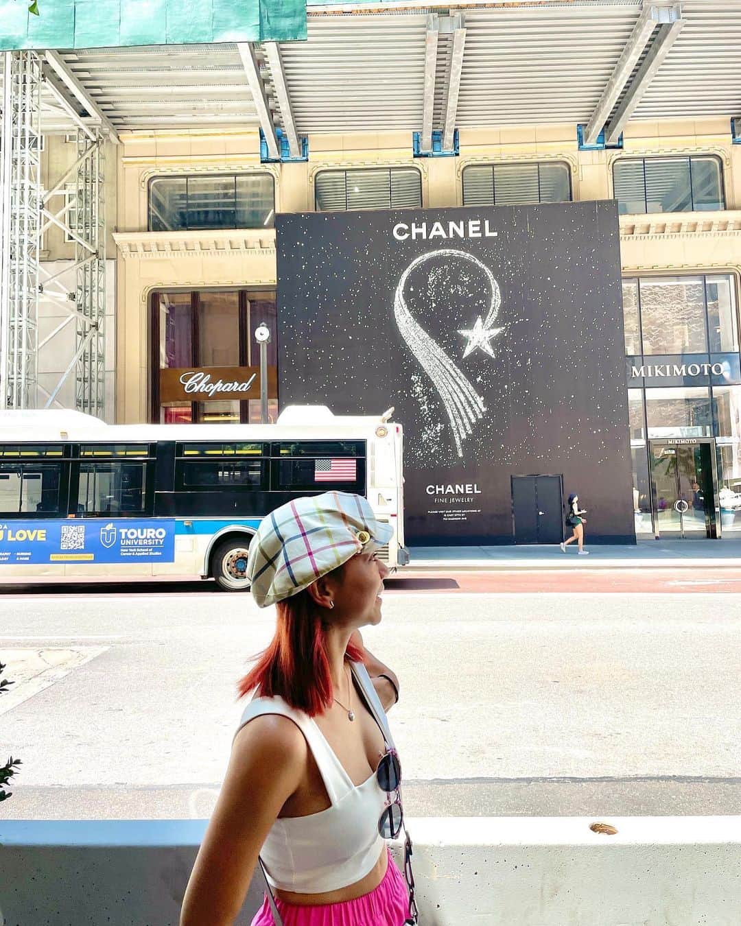 のインスタグラム：「📷🗽🩵🩵 #summermemories #nyc #newyorkcity #ny #trumptower  #さ私服 　 上むきがち🤫なぜか細く見える写真。角度って大事ー笑 暑すぎたニューヨークが懐かしいな  ブロードウェイを見て、とても刺激を受けた街。 女優を始めた14歳の時から、一度は訪れたい場所だったので、本当憧れの地すぎて、短い滞在だったけど噛み締めながら景色を目に焼き付けていたのを、今でも覚えてます笑  冬に向かっていく今の時期、 なんだか切ない気持ちが増してきますねぇ。笑 寒さとの戦いが始まる😶‍🌫️🥶  そろそろアメリカ編YouTube仕上げなくちゃ🙄笑 台本も覚えなくちゃ さー明日からも頑張りましょー❤️🫶🏼🔥」