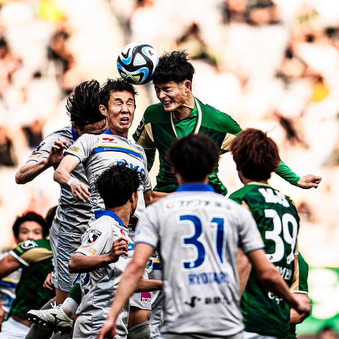 東京ヴェルディのインスタグラム：「あと1つ。全員で戦う。  #verdy #timetogo  PHOTO @atsushikondo_photo」