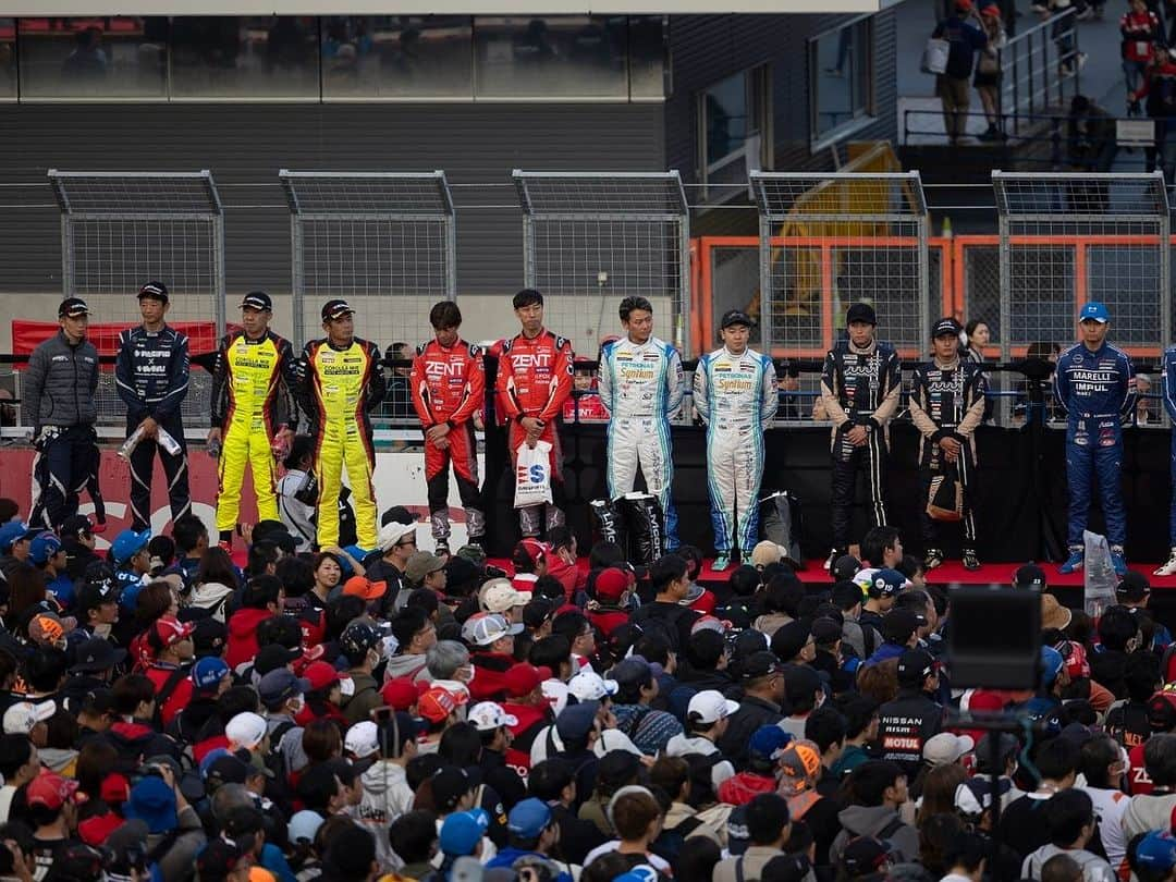 吉本大樹さんのインスタグラム写真 - (吉本大樹Instagram)「5 Nov 2023 #SuperGT @supergt_official  Final round Race P15🏁  Another difficult race… it was fine for first several laps but then hard to catch up with speed towards the end of each stints. Thank you for cheering team LM corsa through the season. We’ll come back stronger next year!👊🏻 スタートで1台パスできましたがその後はGT3車両を抜くのを手こずっている間にペースを上げられない状況になってしまい、両スティントともに苦しい展開となりました。 またまともに戦ってノーポイントは本当に辛い。シーズンを通してこれと言った結果が残せませんでした…しかし要所要所に輝きがなかった訳でもありません。 ギアが噛み合えば必ずまた勝てる🔥  SUPER GT 2023年シーズンも沢山の応援、ありがとうございました！  #LMcorsa @otggroup_60  #OsakaToyopetGroup #OTG #OTGmotorsports @otg_grgarage_60  #GRsupra #DUNLOP @dunlop_motorsport  #TWS @twsforged  #PETRONAS @petronassyntium」11月5日 21時08分 - hiroyoshimoto