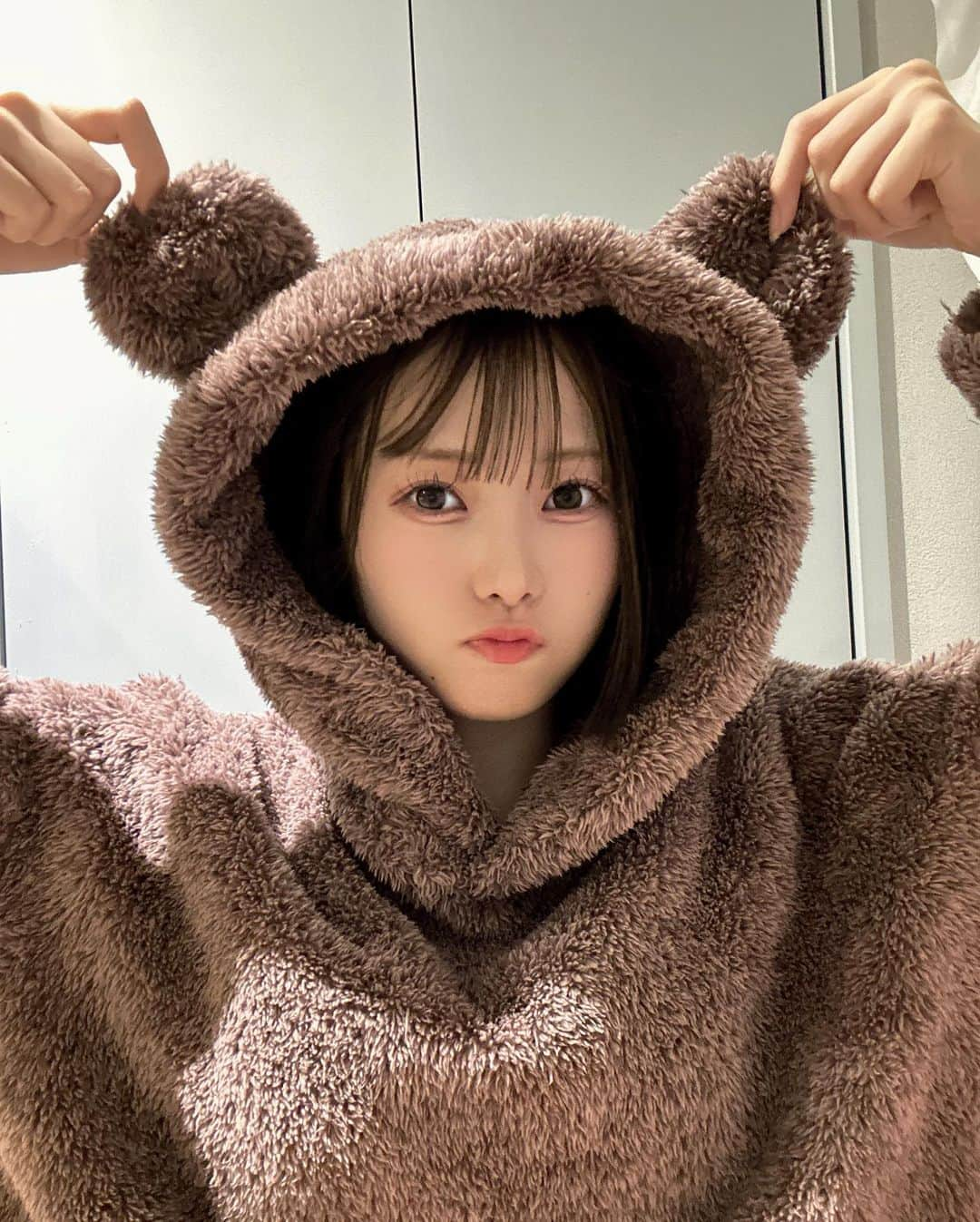 橋本桃呼のインスタグラム：「ももくまですが、かまってくれないとすねます🧸  可愛くてごめんの時のMVで着たパジャマ🥺🫶 もうそろそろ1年経つと思うと早いねえ🤝 今でもMV見てくれてるー？？💖  #パジャマ #もこもこパジャマ #パジャマ女子 #くま耳 #くまみみ #instagramjapan  #instagood #instapic #instagood #japanesegirl #japaneseidol #kawaiigirl #followme #일상 #셀카 #셀스타그램」