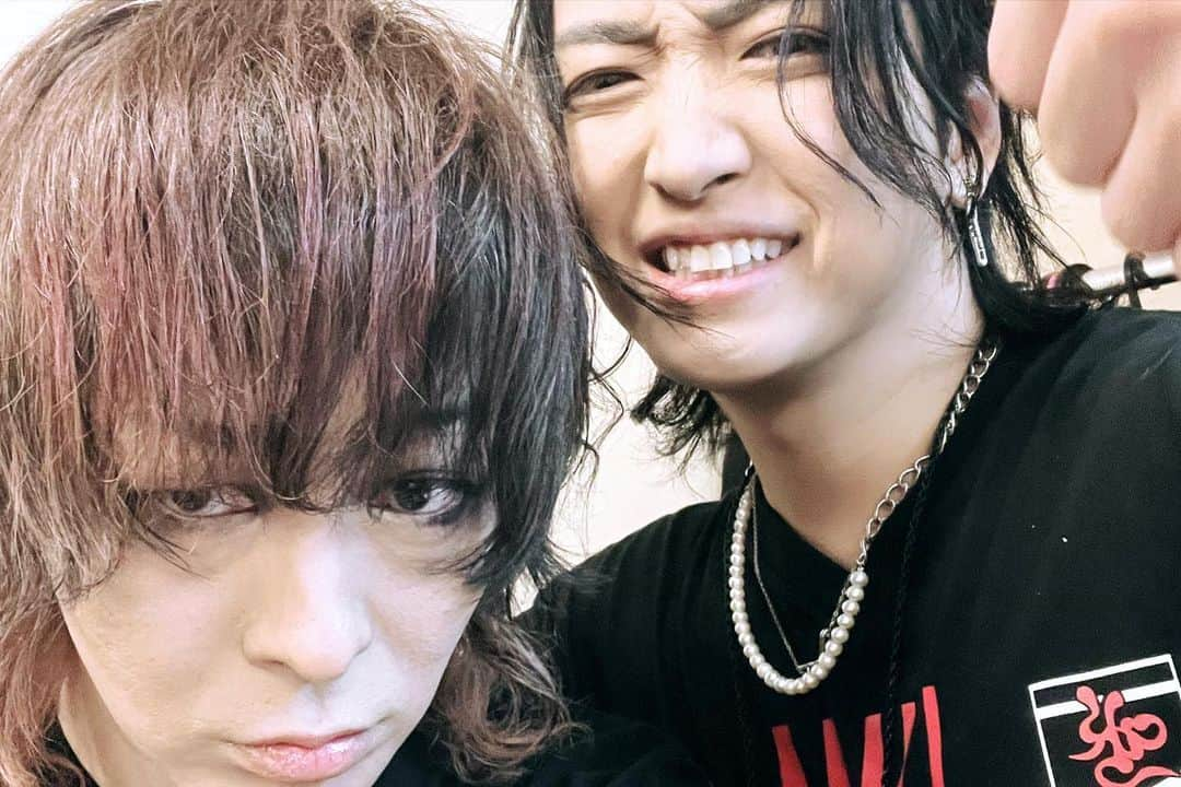 ミヤ さんのインスタグラム写真 - (ミヤ Instagram)「HBD Yukke! Thx Aki！！ #mucc25th」11月5日 21時14分 - miyaguchi