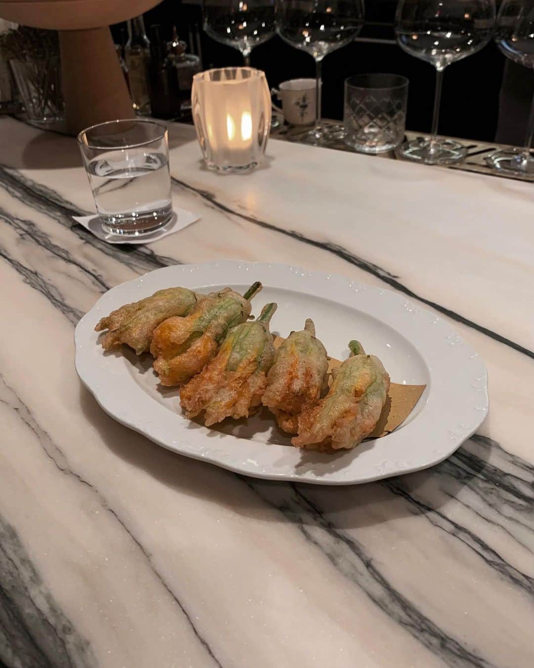 ジヒョンのインスタグラム：「- 토요일밤 핫플 🍝🍷♥️ 엘에이에서 먹어본 봉골레 중에 제일 최고 ..🥺 곧 또 가야디 !!  #funke」
