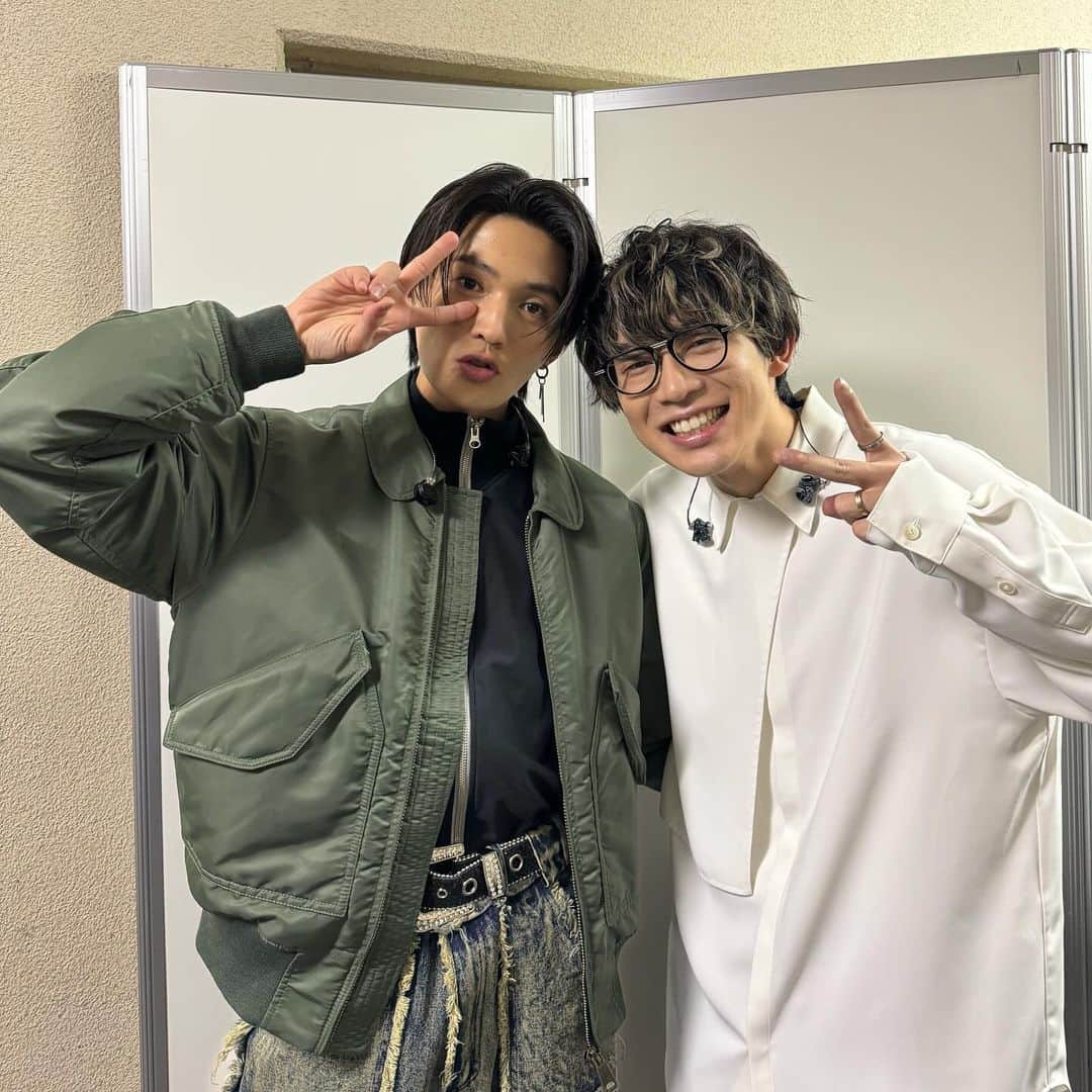 川崎鷹也のインスタグラム：「久しぶりの勇征くん😎🔥 #いやカッコよすぎるて #裏でもいつでもどこでもカッコいいんかい #久しぶりに会えて良かった #また遊ぼうね #八木勇征 #fantastics」