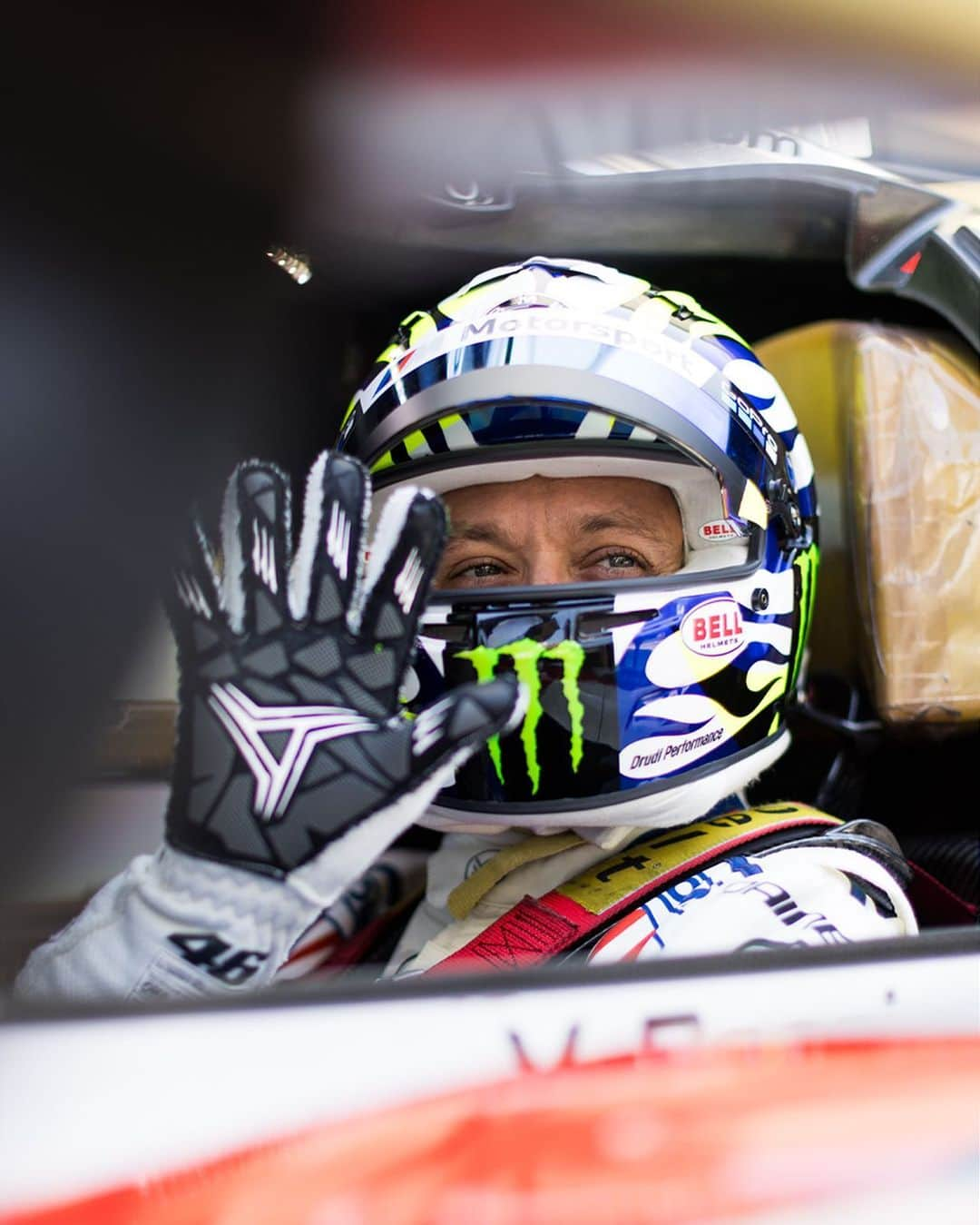 バレンティーノ・ロッシさんのインスタグラム写真 - (バレンティーノ・ロッシInstagram)「There’s something special about seeing that #46 ✊  First experience driving a Le Mans Prototype for Valentino Rossi as he took the wheel of Team WRT’s LMP2 at today’s WEC Rookie Test in Bahrain. 💪  #WEC」11月5日 21時23分 - valeyellow46