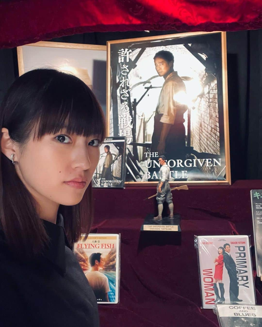 恒松祐里さんのインスタグラム写真 - (恒松祐里Instagram)「🏘️ NHK夜ドラ「ミワさんなりすます」明日月曜から 第四週放送です！  遠慮なくミワさんの家にズカズカお邪魔する美羽さくら。 普通に怖い…。 それにしても久保田さんの八海様コレクション凄いわね。  毎週月・火・水・木曜の22：45～23：00の15分間 NHKにて放送📺 四週もよろしくお願いします。  #ミワさんなりすます #恒松祐里」11月5日 21時24分 - yuri_tune