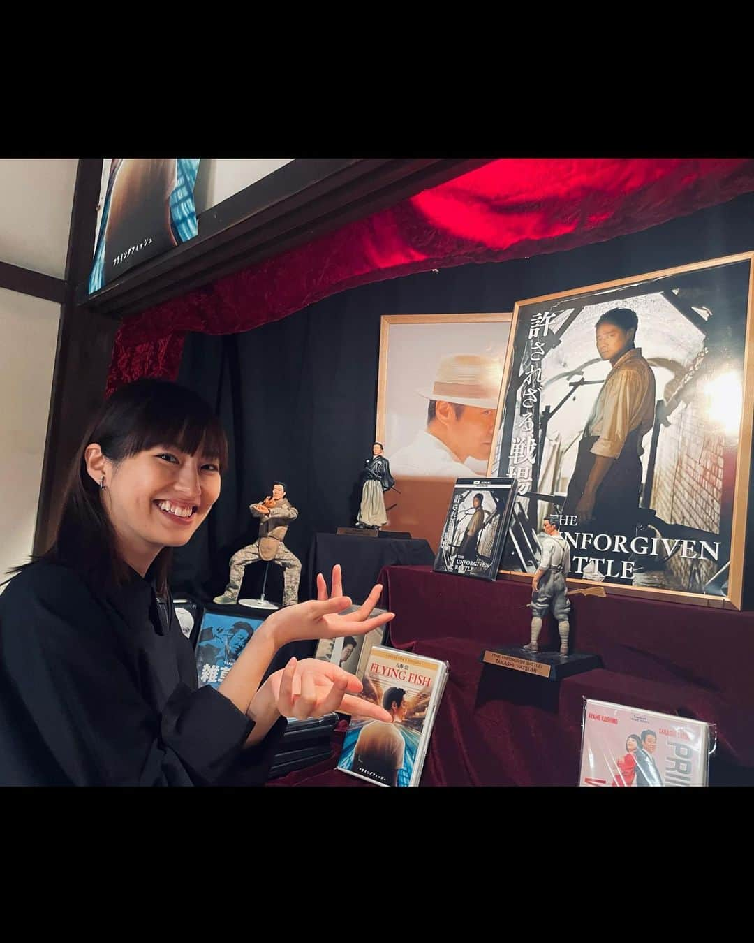 恒松祐里さんのインスタグラム写真 - (恒松祐里Instagram)「🏘️ NHK夜ドラ「ミワさんなりすます」明日月曜から 第四週放送です！  遠慮なくミワさんの家にズカズカお邪魔する美羽さくら。 普通に怖い…。 それにしても久保田さんの八海様コレクション凄いわね。  毎週月・火・水・木曜の22：45～23：00の15分間 NHKにて放送📺 四週もよろしくお願いします。  #ミワさんなりすます #恒松祐里」11月5日 21時24分 - yuri_tune