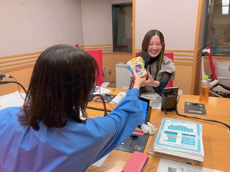 中田花奈さんのインスタグラム写真 - (中田花奈Instagram)「今週も 文化放送 『西川あやの おいでよ！クリエイティ部』 ありがとうございました！  特集テーマ 「廃校」をクリエイティブ  自分の学校無くなってないとは言ったけど 改めて調べたら地元でも無くなってる学校があったり かなり身近な話でびっくり…  中田花奈のこれキテるカナ？ は 「“推し活”専門店」  chun.でも Mリーグの時は推しチームカラーの 神宮ライブの時は推しペンライトカラーの クリームソーダを 推し活メニューとしてやってますが 推し活ブームは まだただ続きそうですね〜  入山さんが入ったトレカケース chun.に飾ってあります😂  浜祭行った方いらっしゃいますかねー？ おいクリグッズもGetしましたー？  西川さん、腰 お大事に🥺  #文化放送  #西川あやの #入山章栄 #推し活 #素敵です大好きです #サンキューマート」11月5日 21時37分 - nakadakana_official