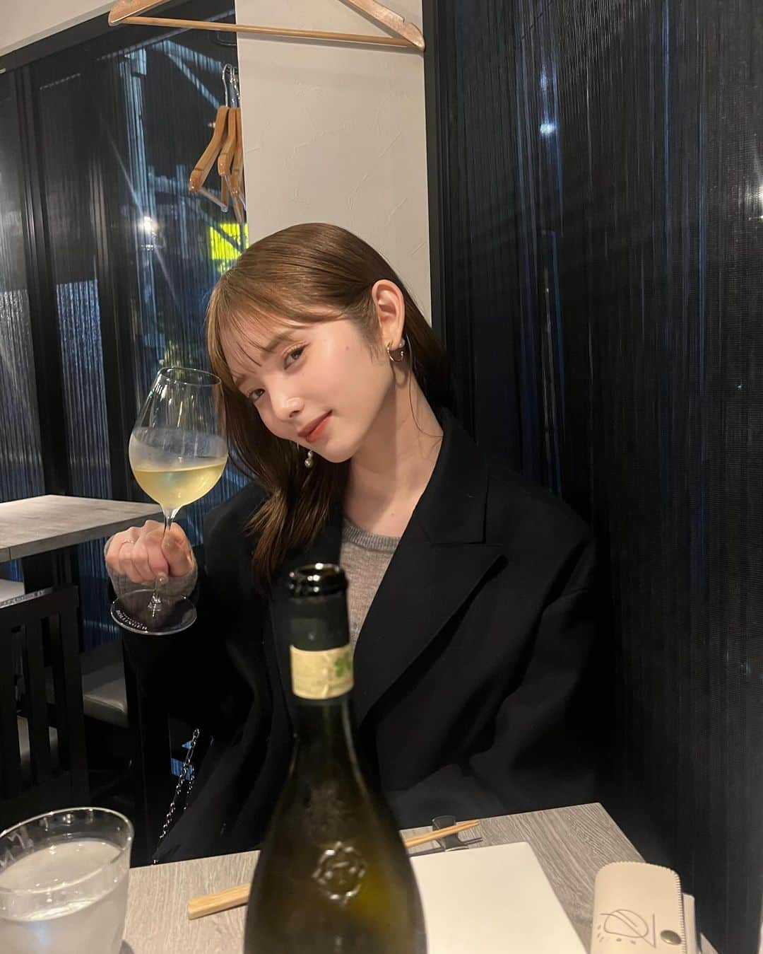 橋下美好のインスタグラム：「親友とハシゴごはん🍚🍷  1日があっという間だった楽しすぎた！ 美味しいご飯と美味しいお酒最高！  もう会いたい！ りなちゃん大好き！一生守る！  @matsuki_rina  俺の親友」