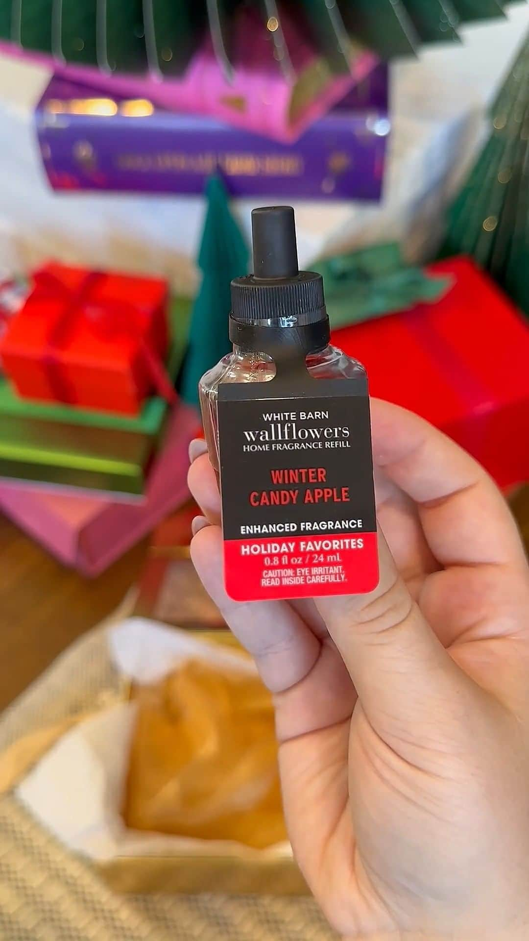 Bath & Body Worksのインスタグラム：「🎶 On the first weekend of Christmas my true love gave to me, ALL the Wallflowers from Bath & Body Works 🎶  It's the🚨LAST DAY🚨 to add $2.75 Wallflowers Fragrance Refills to your holiday haul, so grab a few for someone special! 🎁🎄」