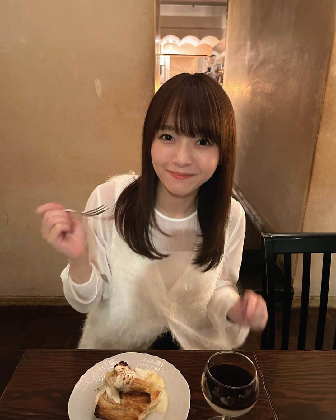 高畑結希さんのインスタグラム写真 - (高畑結希Instagram)「. 念願のアップルパイ🍎🥧 いっぱい並んだけど食べるの一瞬🥺 美味しかったー！！！  みんなはどんな休日を過ごした？ . #カフェ #アップルパイ #栄カフェ #秋 #cafe #coffee #coffeetime #applepie #autumn #ootd」11月5日 21時30分 - yuhki_takahata