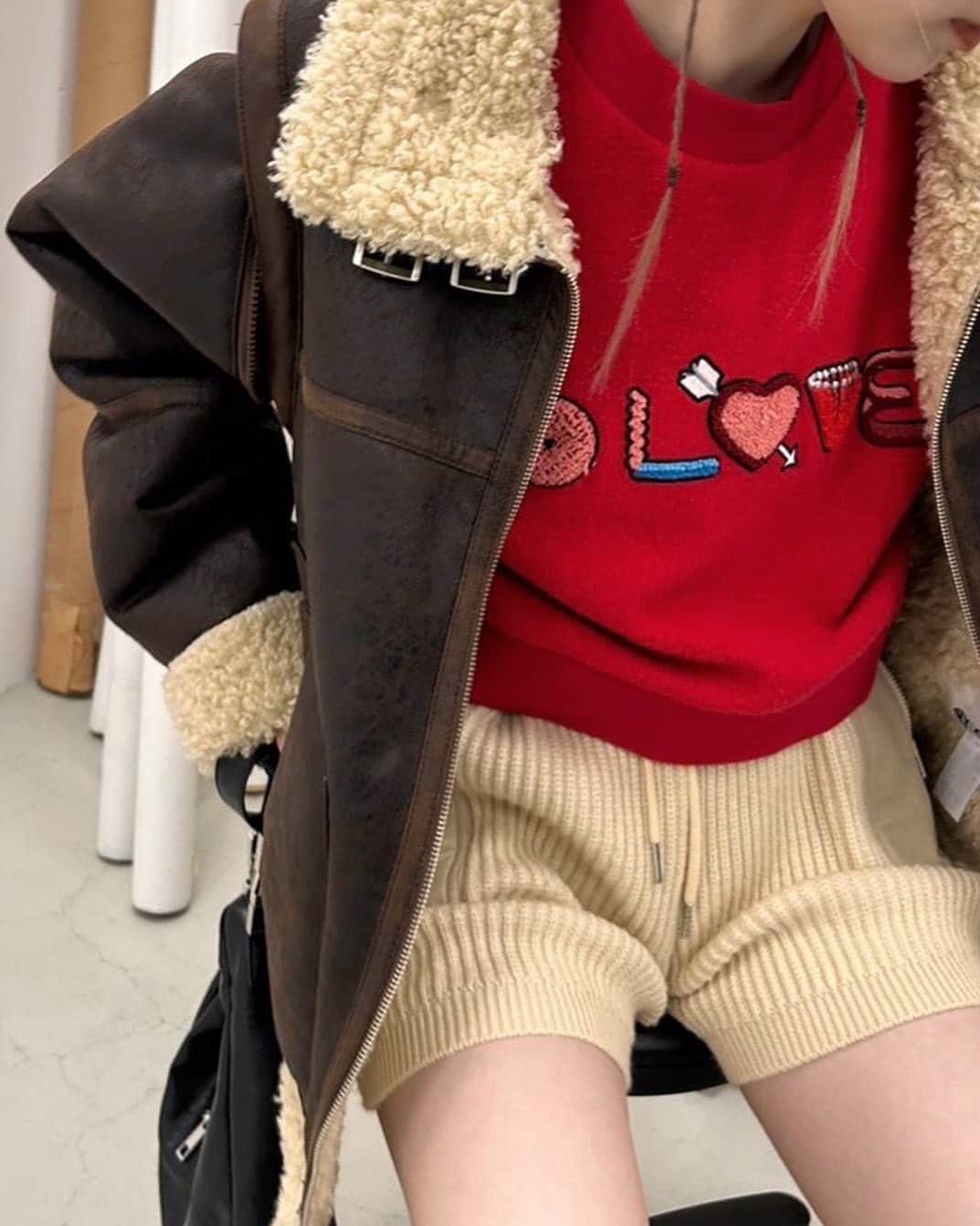 SLY OFFICIAL INFORMATIONのインスタグラム：「ㅤㅤㅤㅤㅤㅤㅤㅤㅤㅤㅤㅤㅤ #SLY_info @momoka__matsumoto 【161cm】 ソラリアプラザ店スタッフ __________________________________ SLY店舗・WEBSTORE・ZOZOTOWNにて販売中 ☑︎2WAY STAND N/C B-3 (030GAA30-1120) BRN,BLK,GRY ㅤㅤㅤㅤㅤㅤㅤㅤㅤㅤㅤㅤㅤ 11/10(FRI)店舗発売予定 ☑︎PEDRO NEKOI x SLY FLUFFY SW (030GAZ01-2410) IVOY,RED ㅤㅤㅤㅤㅤㅤㅤㅤ 11/17(FRI)店舗入荷予定 ☑︎KNIT x WOVEN BLOOMER (030GAZ31-1610) IVOYㅤㅤㅤㅤㅤ ㅤㅤㅤㅤㅤㅤㅤㅤㅤㅤㅤㅤㅤ ☑︎PLATFORM PUFFER BOOTS (030GAA55-3820) BLK,CAM __________________________________ ※配送の都合により発売日が異なる場合がございます。 ※店舗により在庫状況が異なります。 #notequalreal #PEDRONEKOIxSLY #SLY #SLY_fav」