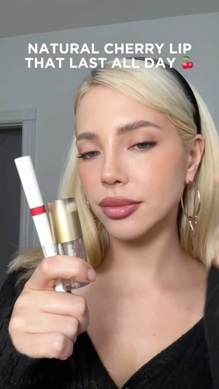 Stila Cosmeticsのインスタグラム：「Cherry Lips that last 🍒🫦⁠ ⁠ @ImJamieStone uses the Calligraphy Lip Stain in Alexandria to line the lips, after the stain has set, she wipes off the excess to create a natural tint! Apply the Heaven’s Dew Gel Lip Oil for a glossy finish! Shop both @ #LinkinBio⁠ ⁠ #StilaCosmetics #Stila #Lipstain #Lipoil #CherryLips⁠」